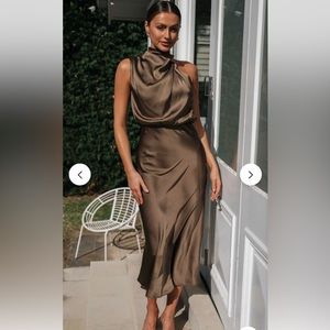 NWT Cherley Turtleneck Sleeveless satin Midi Dress